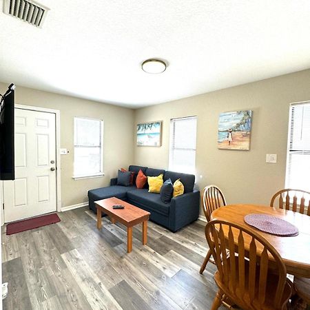 Two Fully Equipped Apartments And A Studio 5 Miles From The Beach 세인트피터즈버그 외부 사진