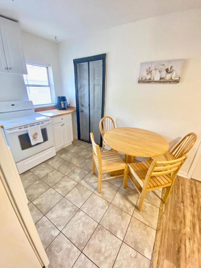 Two Fully Equipped Apartments And A Studio 5 Miles From The Beach 세인트피터즈버그 외부 사진