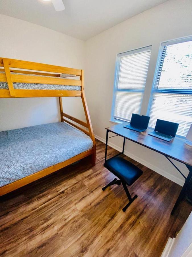 Two Fully Equipped Apartments And A Studio 5 Miles From The Beach 세인트피터즈버그 외부 사진