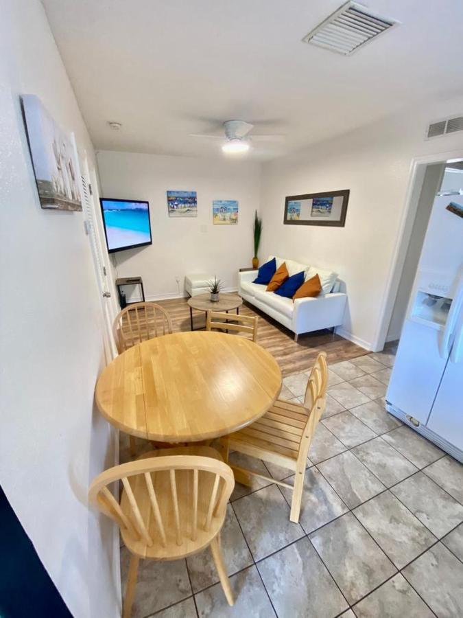 Two Fully Equipped Apartments And A Studio 5 Miles From The Beach 세인트피터즈버그 외부 사진