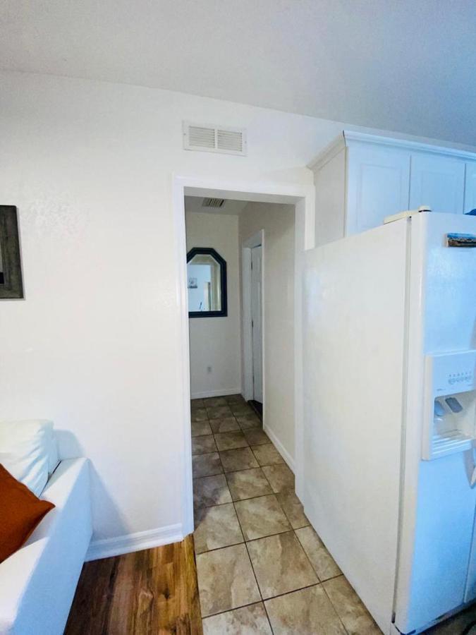 Two Fully Equipped Apartments And A Studio 5 Miles From The Beach 세인트피터즈버그 외부 사진