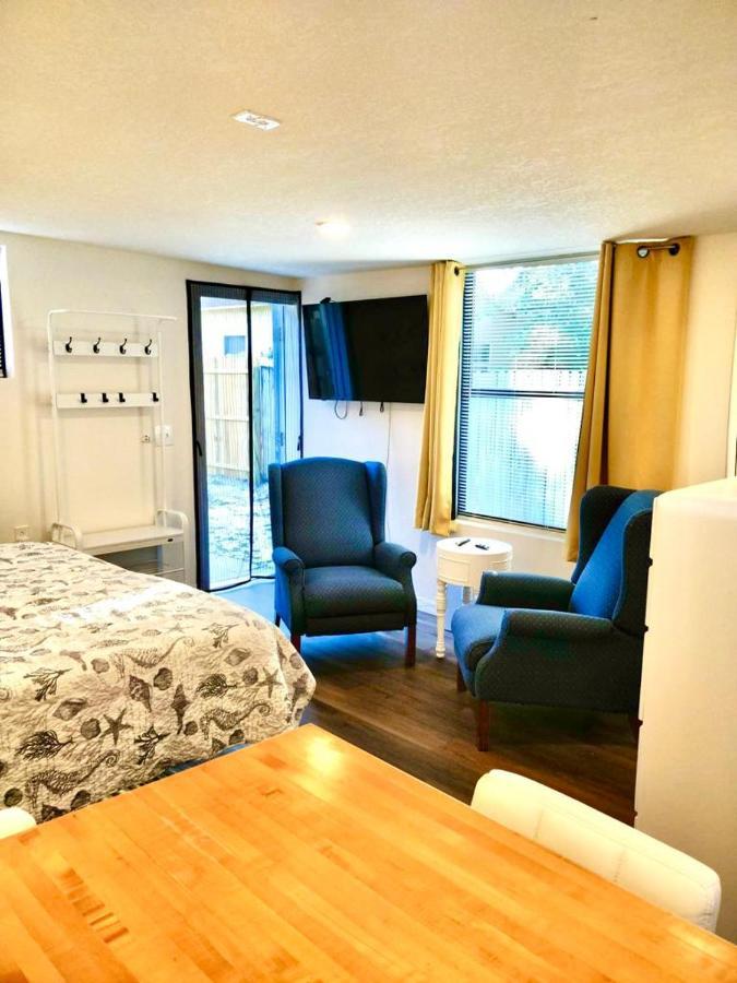 Two Fully Equipped Apartments And A Studio 5 Miles From The Beach 세인트피터즈버그 외부 사진