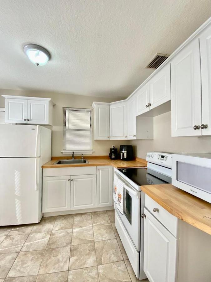 Two Fully Equipped Apartments And A Studio 5 Miles From The Beach 세인트피터즈버그 외부 사진