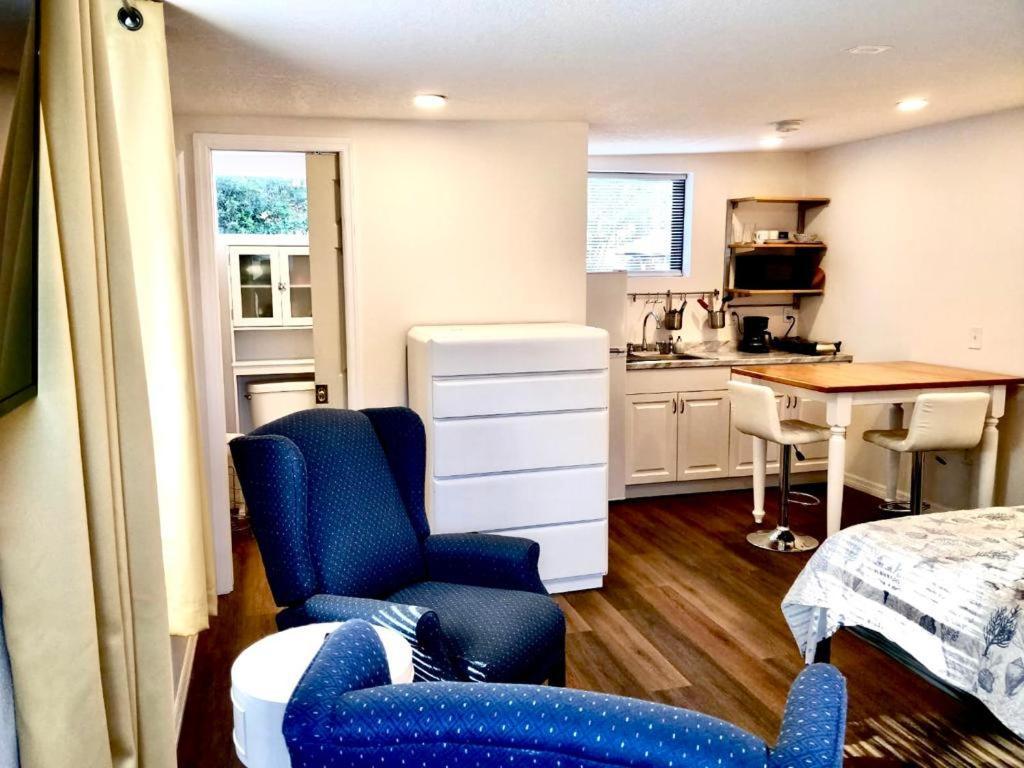Two Fully Equipped Apartments And A Studio 5 Miles From The Beach 세인트피터즈버그 외부 사진