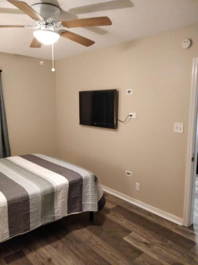 Two Fully Equipped Apartments And A Studio 5 Miles From The Beach 세인트피터즈버그 외부 사진