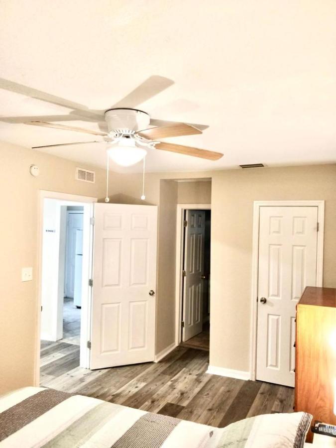 Two Fully Equipped Apartments And A Studio 5 Miles From The Beach 세인트피터즈버그 외부 사진