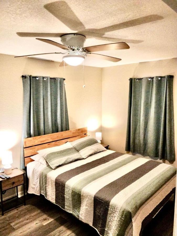 Two Fully Equipped Apartments And A Studio 5 Miles From The Beach 세인트피터즈버그 외부 사진
