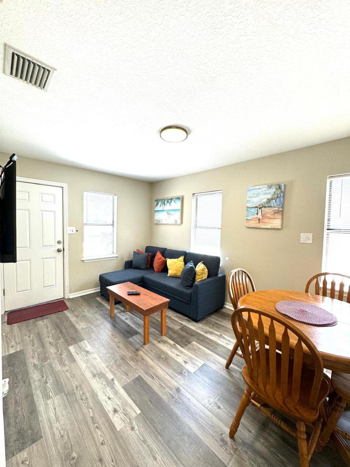 Two Fully Equipped Apartments And A Studio 5 Miles From The Beach 세인트피터즈버그 외부 사진