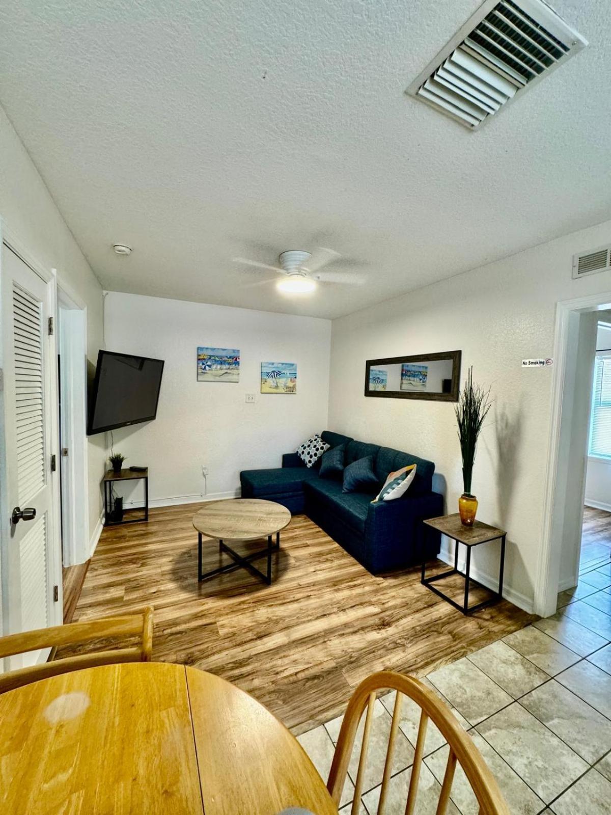 Two Fully Equipped Apartments And A Studio 5 Miles From The Beach 세인트피터즈버그 외부 사진
